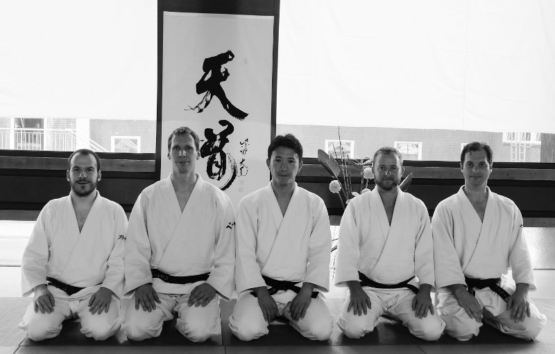 Philipp, Benjamin, Waka Sensei, Marco und Vitaly während des Aikido-Lehrgangs auf dem Herzogenhorn 2017
